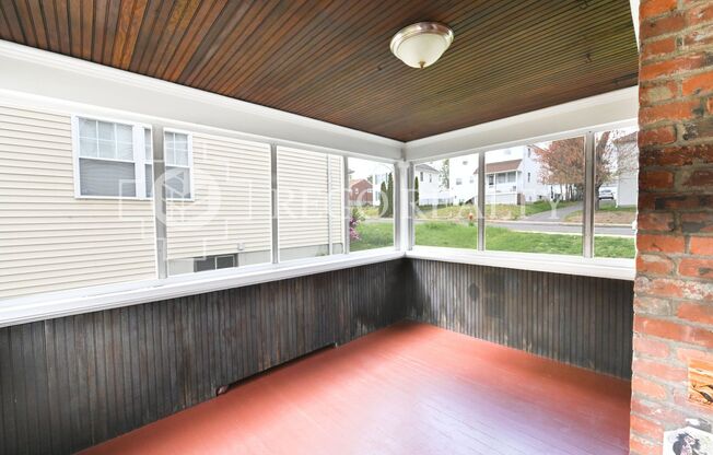 Charming single family home with 3 bedrooms!