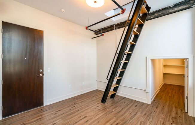 Studio, 1 bath, $1,000, Unit 875 Michigan Ave Apt. 305