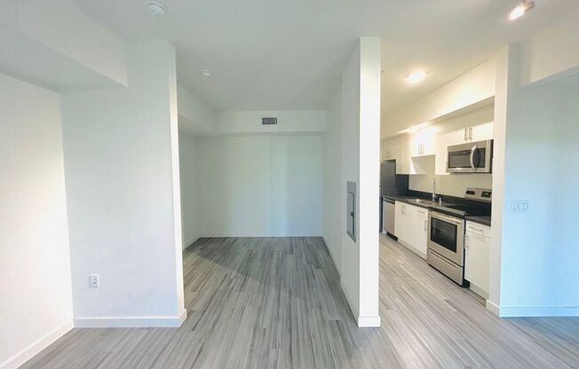 Studio, 1 bath, 620 sqft, $2,050, Unit 406