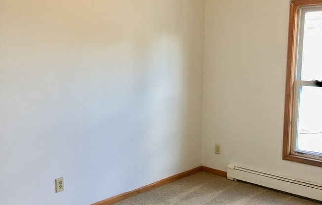 2 beds, 1 bath, $1,245, Unit 4