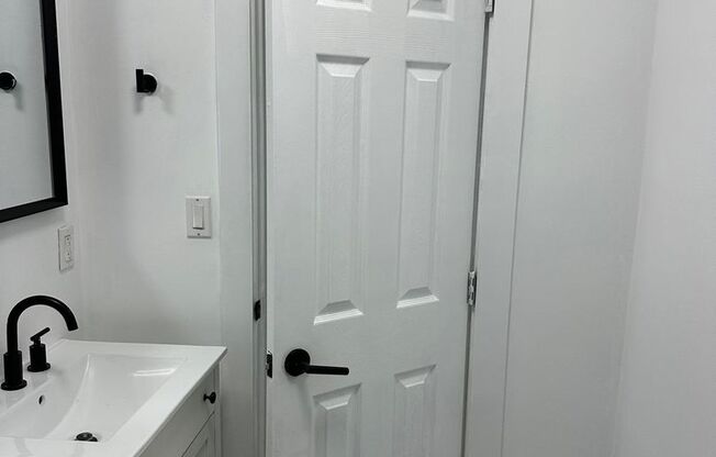 Studio, 1 bath, 200 sqft, $1,495, Unit Unit 5 Efficiency