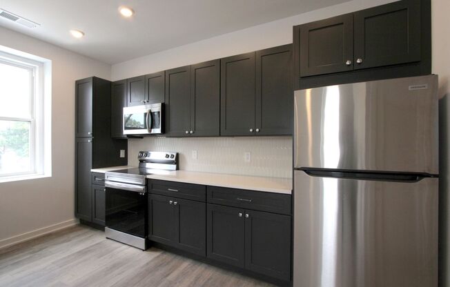 2 beds, 2 baths, 940 sqft, $1,735, Unit 302