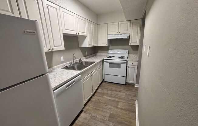 1 bed, 1 bath, 608 sqft, $800, Unit 214