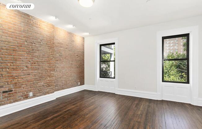 263 W 131 ST
