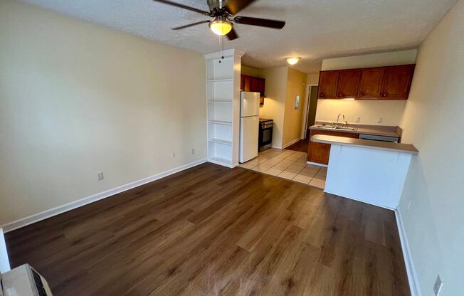 1 bed, 1 bath, $875, Unit E-36