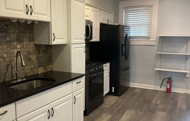 Spacious Home for Rent! Bonus Den Space! W/D Hook-Up! Ceiling Fans! Available Now!