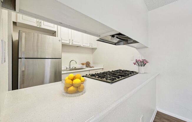 2 beds, 1 bath, 800 sqft, $1,249, Unit 68