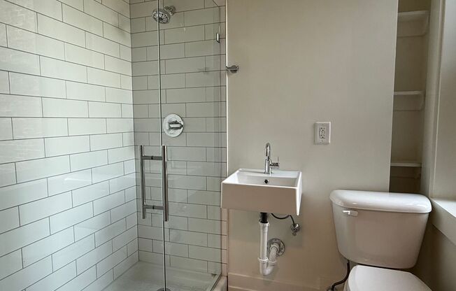 2 beds, 1 bath, 845 sqft, $1,600, Unit 2