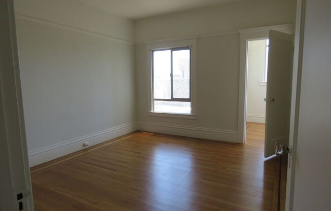 2 beds, 1 bath, $5,800, Unit 610