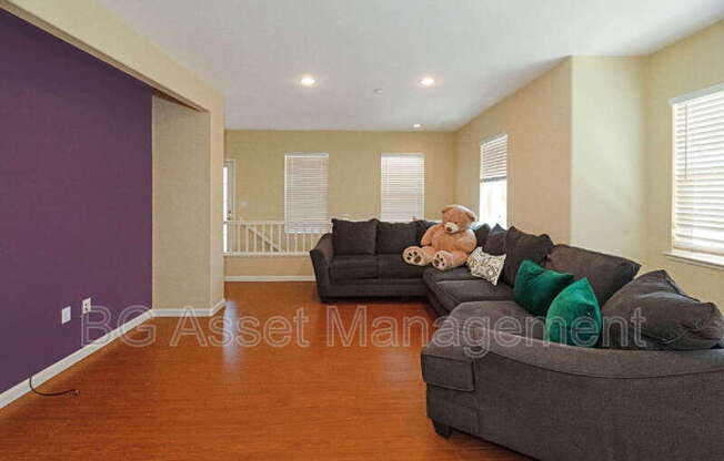 1653 NORTHSHORE DR
