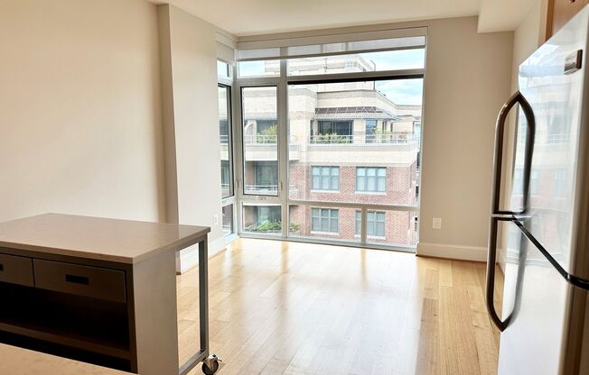 1 bed, 1 bath, $2,800, Unit 512
