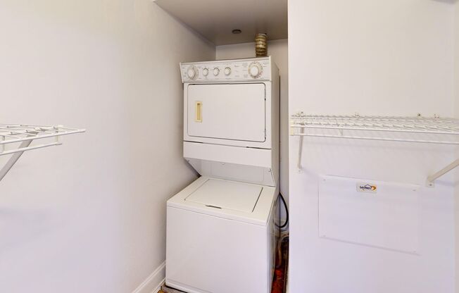 Studio, 1 bath, 310 sqft, $1,050, Unit 408