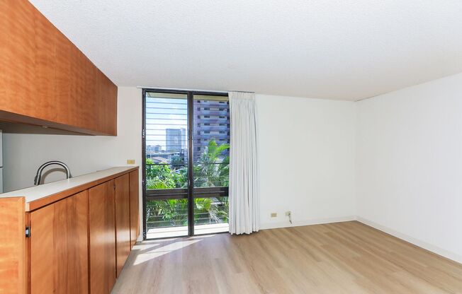 Piikoi Atrium - studio,1 bath with 1 covered parking stall