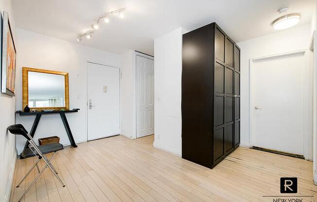 1 bed, 1 bath, 606 sqft, $4,500, Unit 29-D