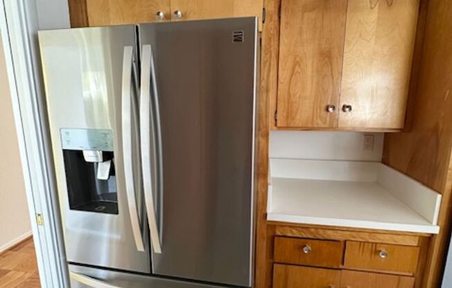 4+2 Mid Century Modern Home - New Appliances, 2 Car Garage, Fireplace, Spacious Living Space, Covered Patio
