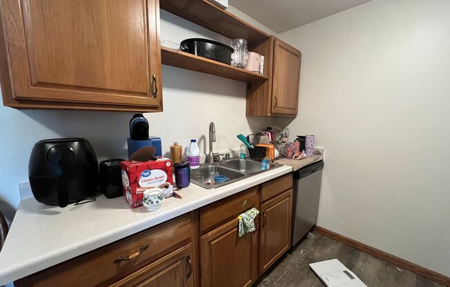 2 beds, 1.5 baths, $1,350, Unit 117