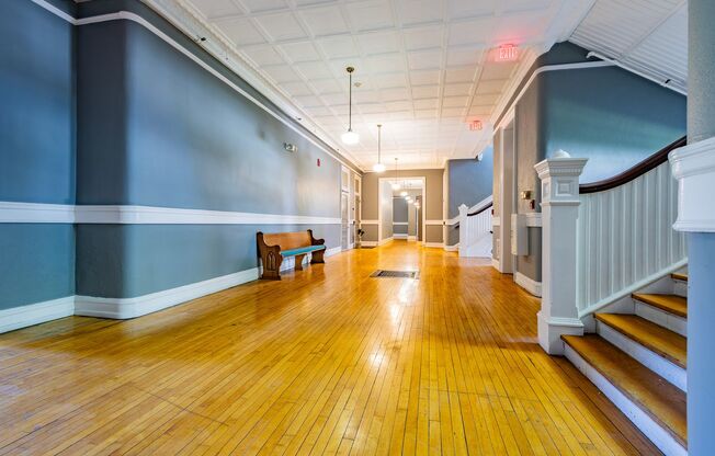 2 beds, 1 bath, 825 sqft, $899, Unit 3819 Jones St #201