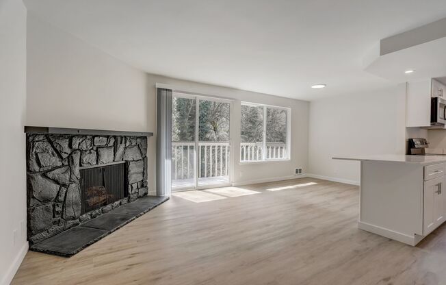 1 bed, 1 bath, 700 sqft, $2,295, Unit 33