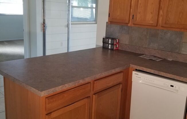 3/2 ST. PETERSBURG HOME WITH FENCED YARD