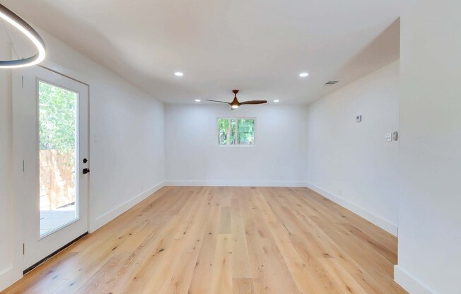 1813 MAGNOLIA DR