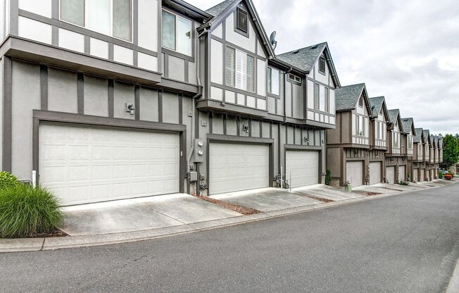 Amazing Location in NW Portland! Gorgeous 2 BD Townhome in Arbor Parc!