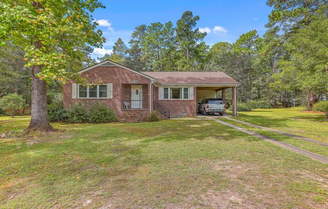 Fully Furnished Classic Summerville Home!