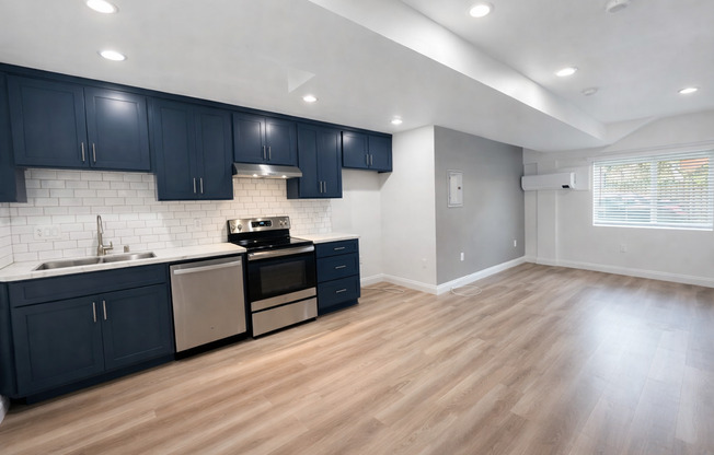 Studio, 1 bath, 340 sqft, $1,595, Unit 26