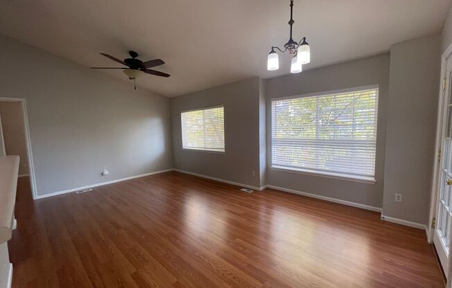 Spacious 2bed/2bath Condo in Aurora with attached garage