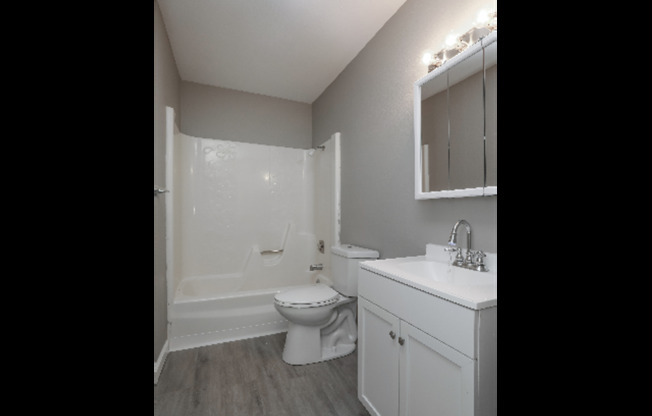 2 beds, 1 bath, 700 sqft, $925, Unit 2108-2 B