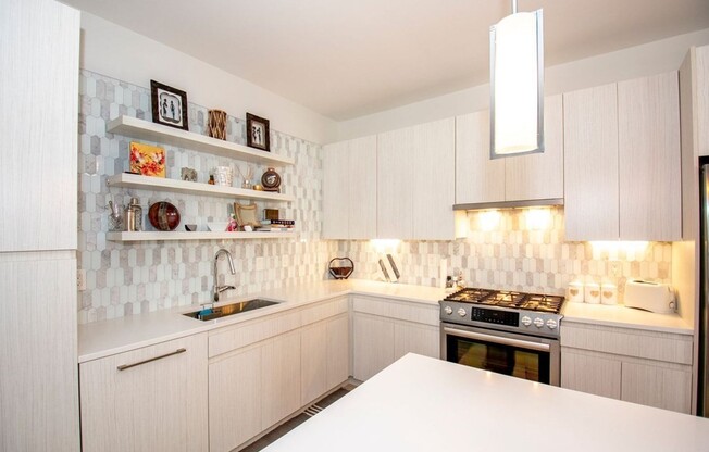 3 beds, 2 baths, 1,339 sqft, $6,250, Unit 323