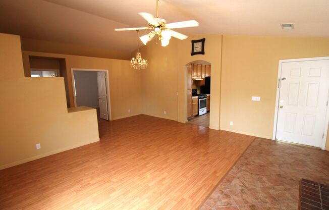 Charming 3bd/2ba Elk Grove Home With 2 Car Garage!