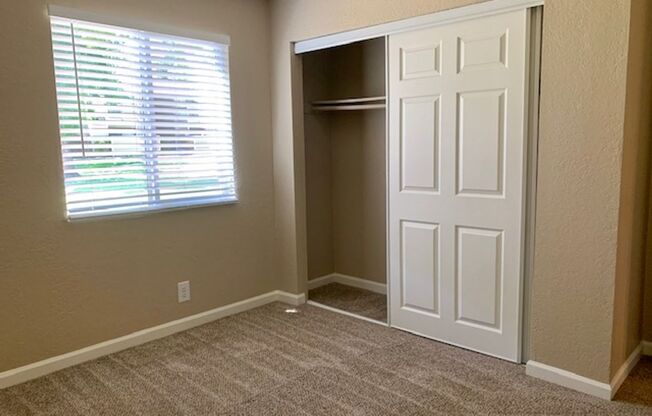 2 beds, 1 bath, 861 sqft, $1,700, Unit 13