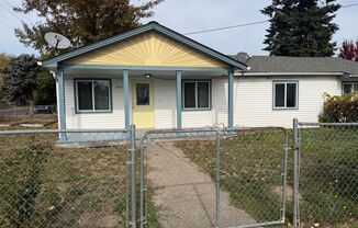 2-bedroom 1 bath duplex in Springfield.