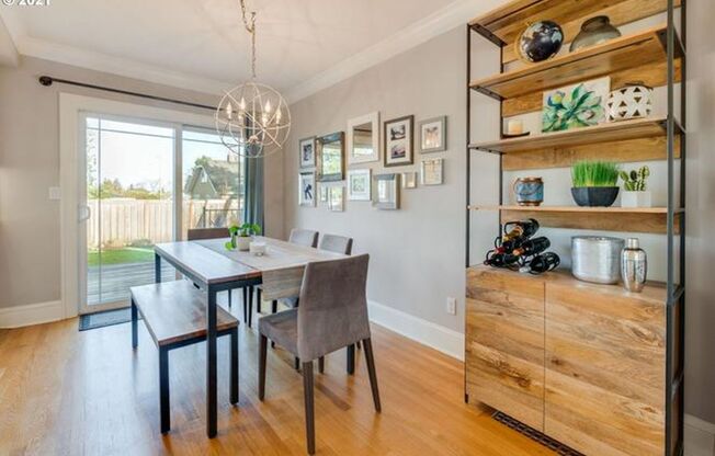 Beautifully Updated Arbor Lodge 3 Bedroom Bungalow