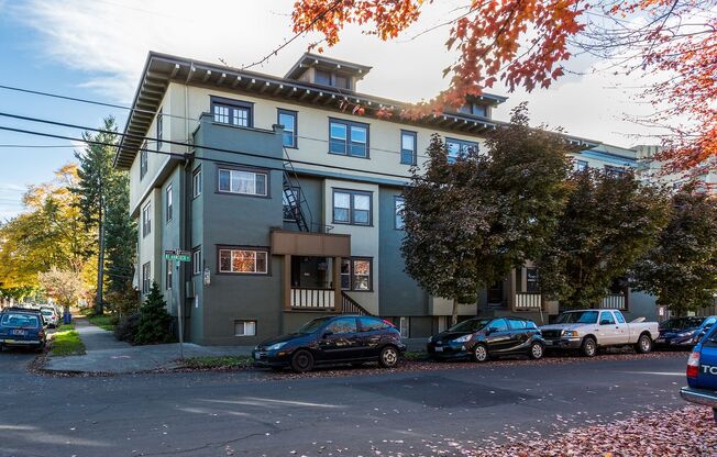 1022 NE HANCOCK ST