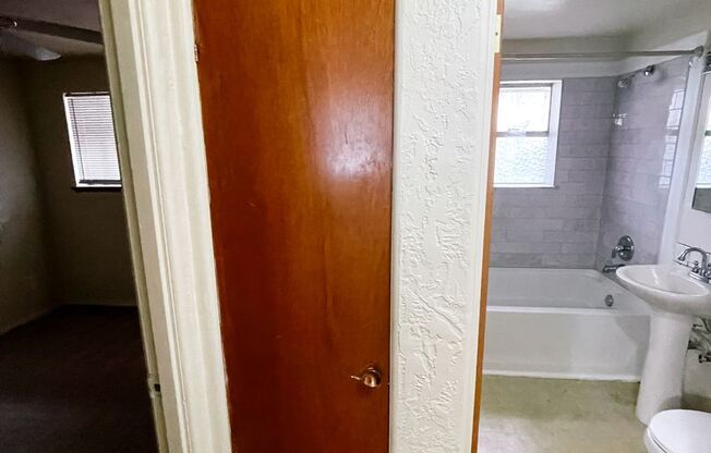 2 beds, 1 bath, $1,600