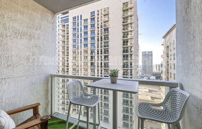 2 beds, 2 baths, 989 sqft, $3,300, Unit 2202