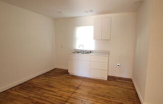 2 beds, 1 bath, 768 sqft, $925, Unit Rear