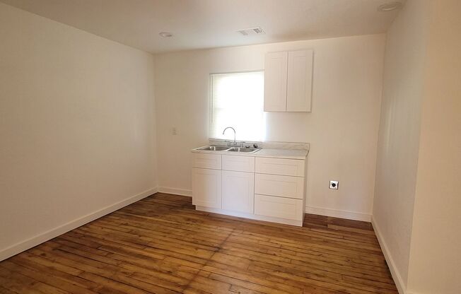 2 beds, 1 bath, 768 sqft, $925, Unit Rear