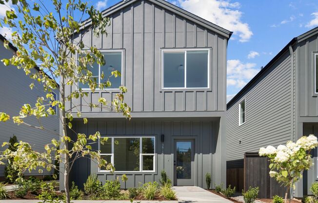Brand-New Modern Home for Rent in SW Portland. First Full Month Free!!