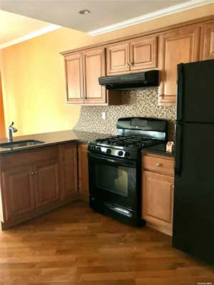 2 beds, 1 bath, $2,700