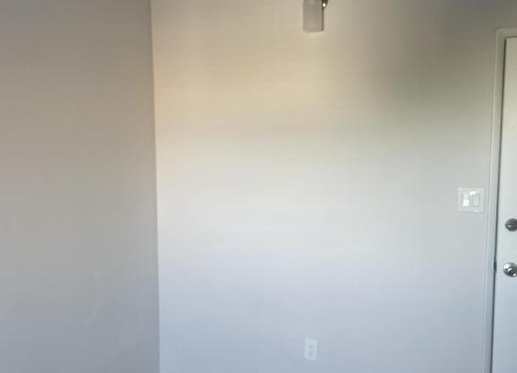 2 beds, 1 bath, 1,000 sqft, $1,995