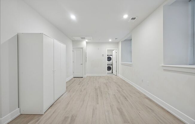 Studio, 1 bath, 435 sqft, $1,290, Unit B103