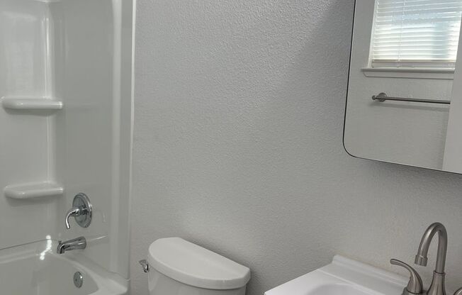 1 bed, 1 bath, 588 sqft, $1,059, Unit C