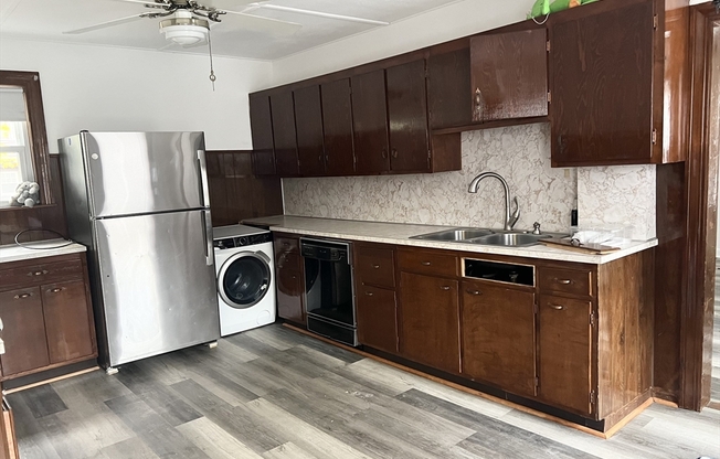 3 beds, 1 bath, 1,200 sqft, $3,000, Unit 1