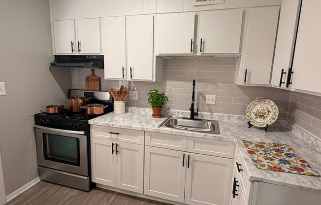 2 beds, 1.5 baths, 1,114 sqft, $1,275, Unit H04