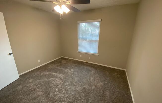 2 beds, 1 bath, 1,000 sqft, $1,365, Unit 11