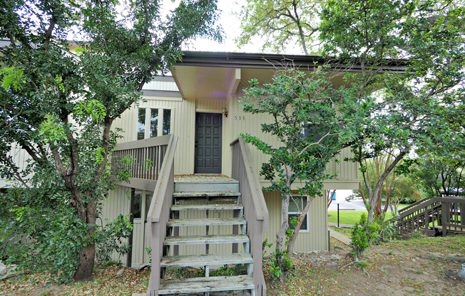 2 Bedroom, 2 Bath Townhouse in Point Venture on Lake Travis