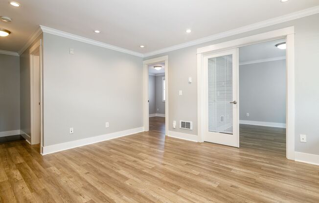 BEAUTIFUL condo-quality 2bedroom, in the heart of BALLARD! Top floor, amazing views with private balcony!