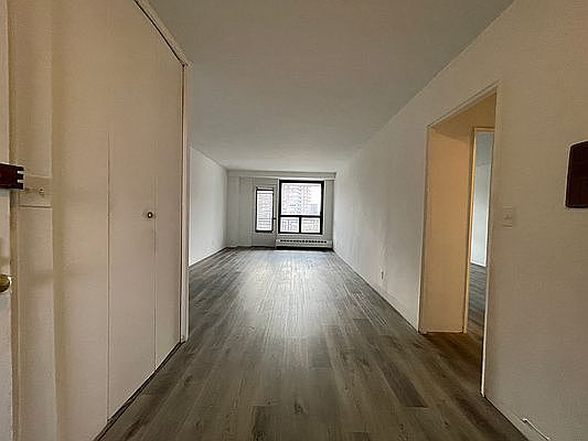 61 35 98 ST